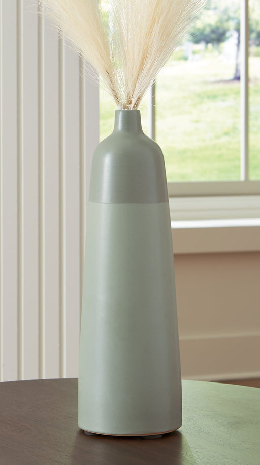 Peerland Vase - World Furniture Gallery (Newark, CA)
